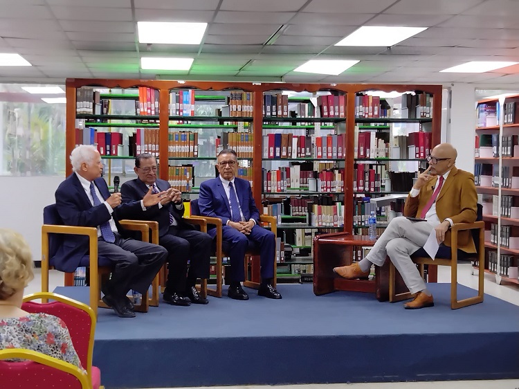 Conversaciones con la Universidad